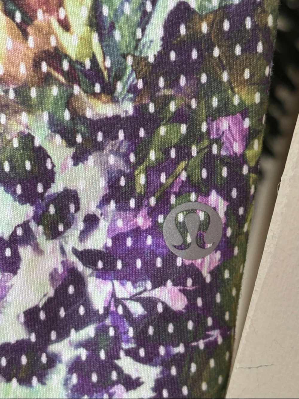 Lululemon Amala Tank Top Floral Sleeveless Scoop Neck Built-In Bra Purple Green